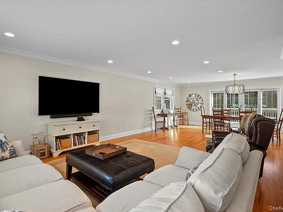 4th image of 299 STRATTON Road