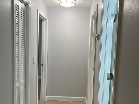 4th image of 2051 Cove Ln