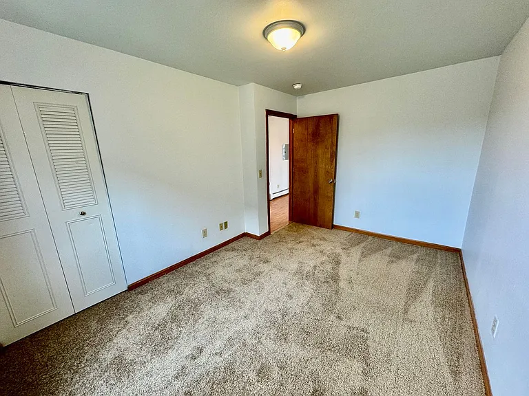 605 W Cross St — Photo 8