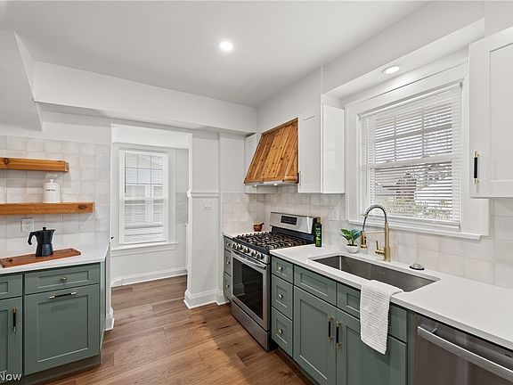 3rd image of 1589 Chesterland Ave
