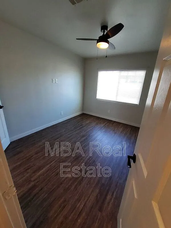 1 bed, 1.0 bath, 550 sqft, $950 — Photo 3