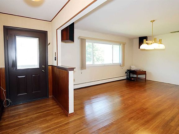 3rd image of 148 Boxwood Dr
