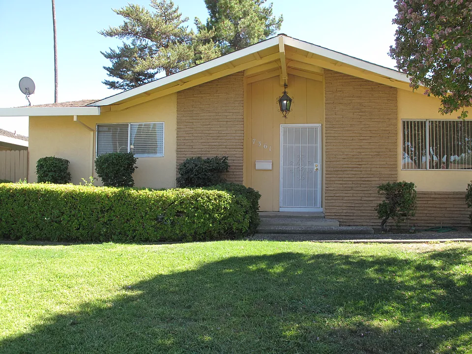 7361 S Land Park Dr #7361