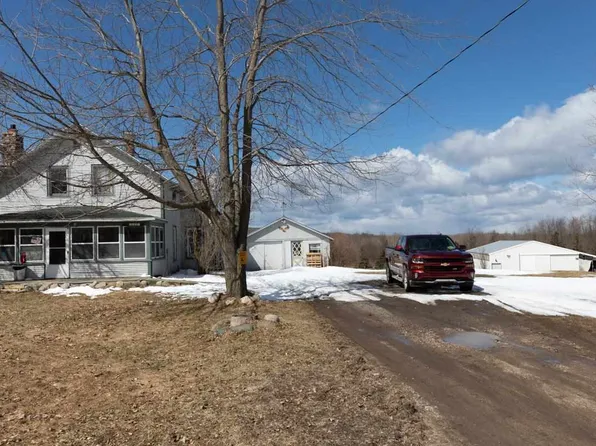 5023 Cedarview Dr, Charlevoix, MI 49720