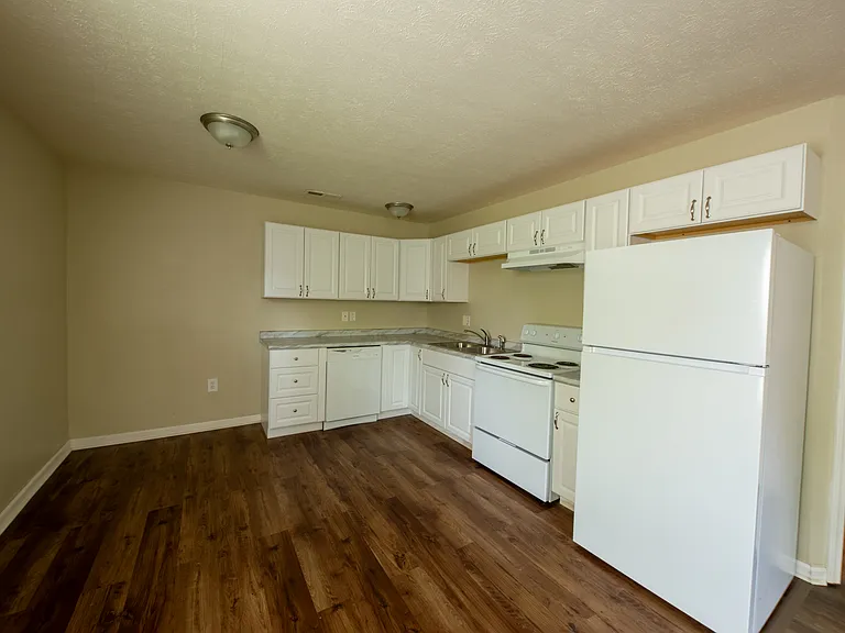 702 E Utica St #B — Photo 4