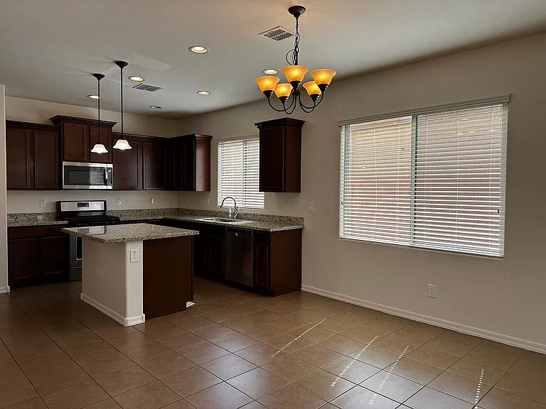 18618 W Mountain View Rd — Photo 10