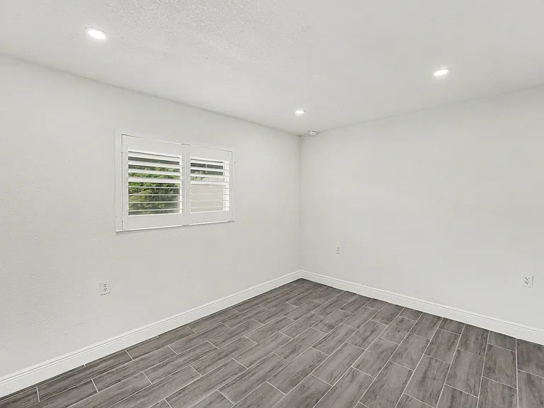 318 Bath St — Photo 6