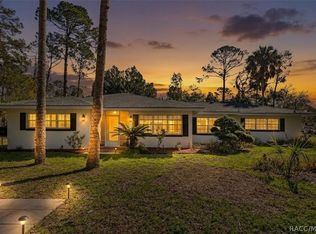 6 Nancy Pkwy, Yankeetown, FL 34498