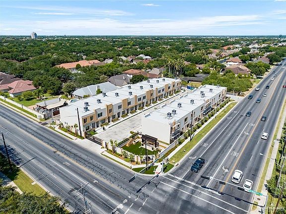3rd image of 225 Canary Ave
