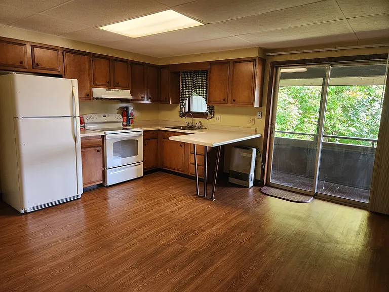 134 Eastern Ave #4 — Photo 4