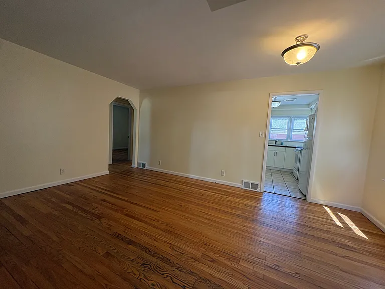 1726 Moran Ave — Photo 4