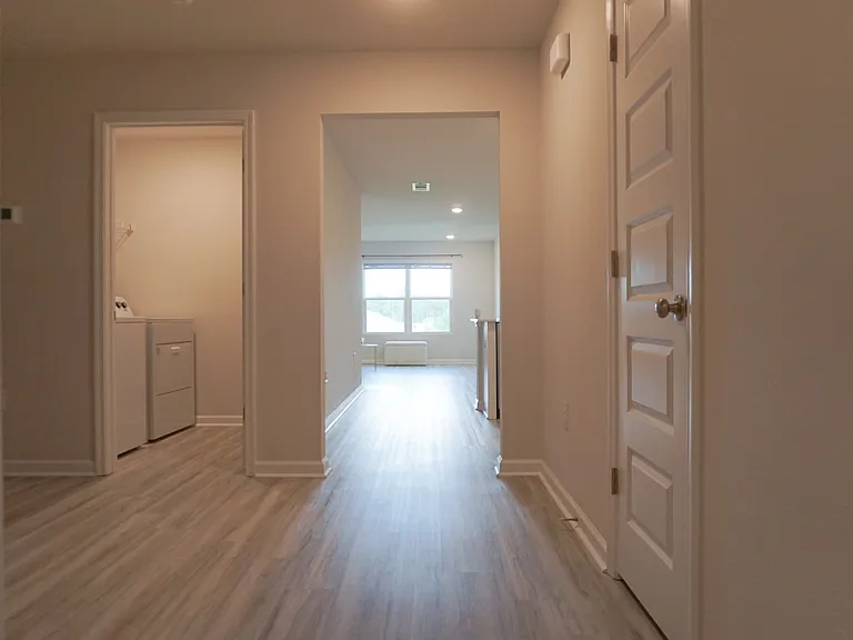 4703 Airmen Dr — Photo 7