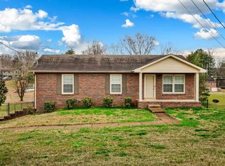 2546 Memorial Dr, Clarksville, TN 37043