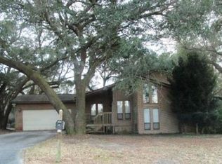 425 Twin Lakes Dr, Pensacola, FL 32504