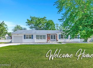 203 Yvonne Dr, Toms River, NJ 08753