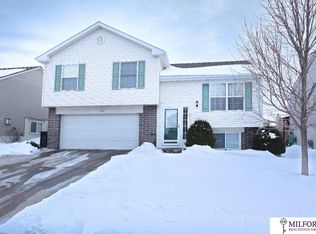 8001 Bauman Ave, Omaha, NE 68122