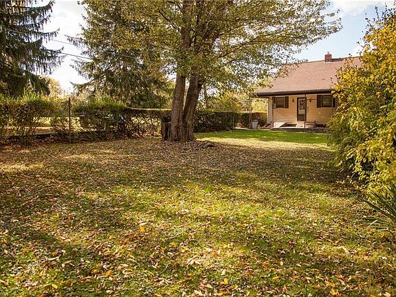 3rd image of 533 Hickory Dr