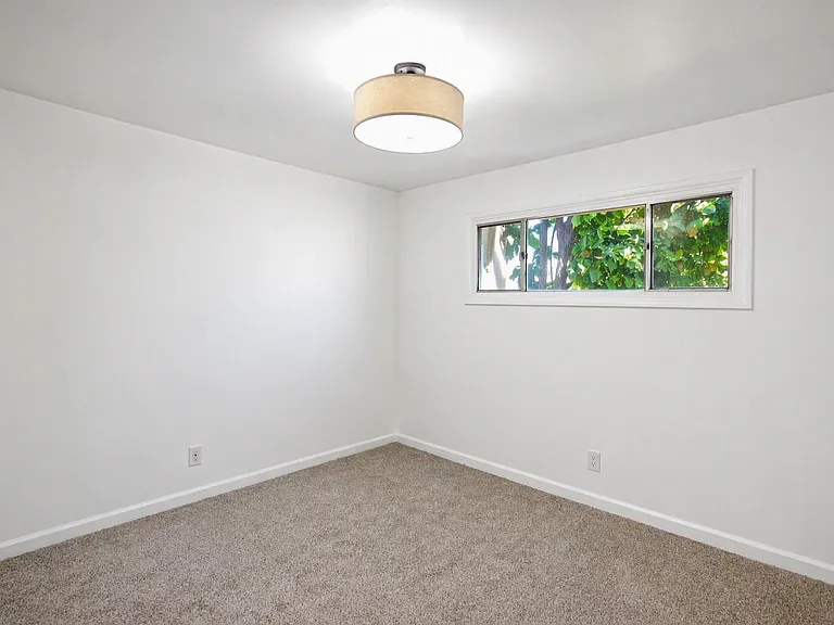 719 Esther Way — Photo 14