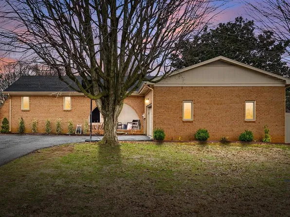 1112 Black Oak Ln, Hopkinsville, KY 42240