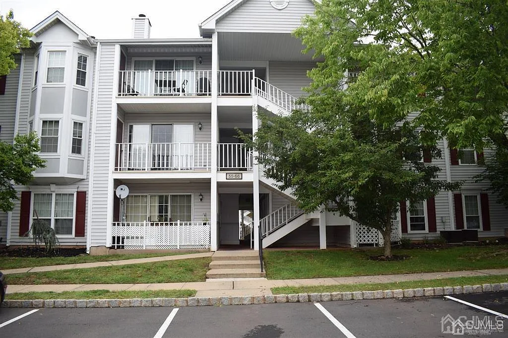2 bed, 1.0 bath, 855 sqft, $2,100 — Photo 1