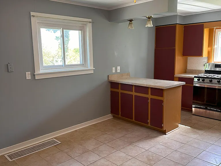 506 N York St — Photo 9