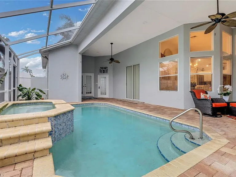 1106 Jardin Dr — Photo 2