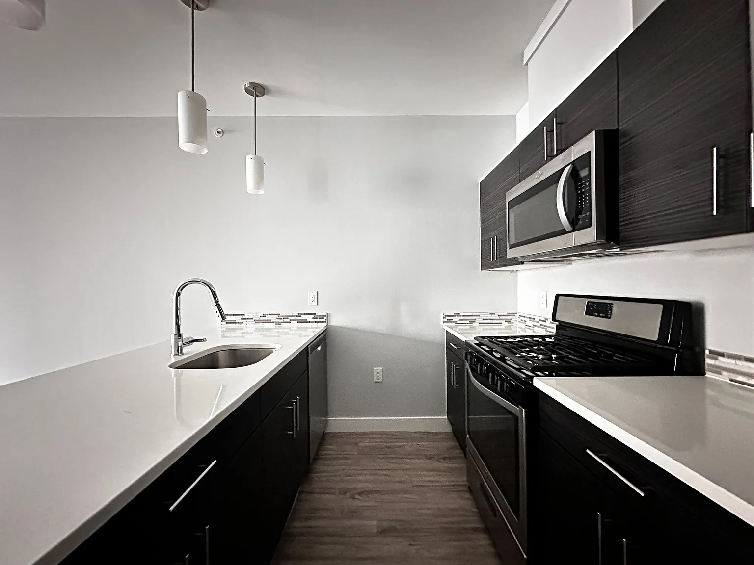 5804 Washington St — Photo 2
