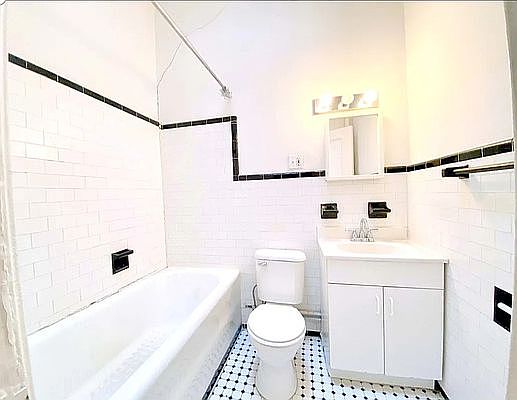 5th image of 120 W 71st St APT 5F