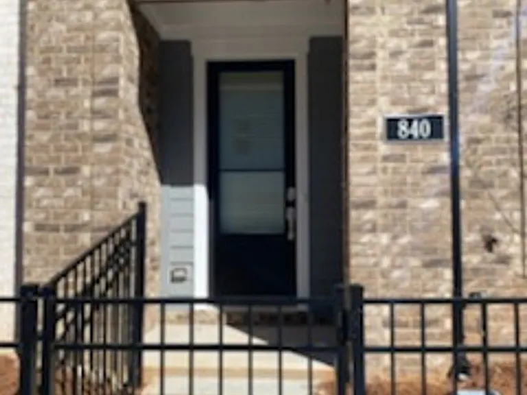 840 Kenway Ave — Photo 2