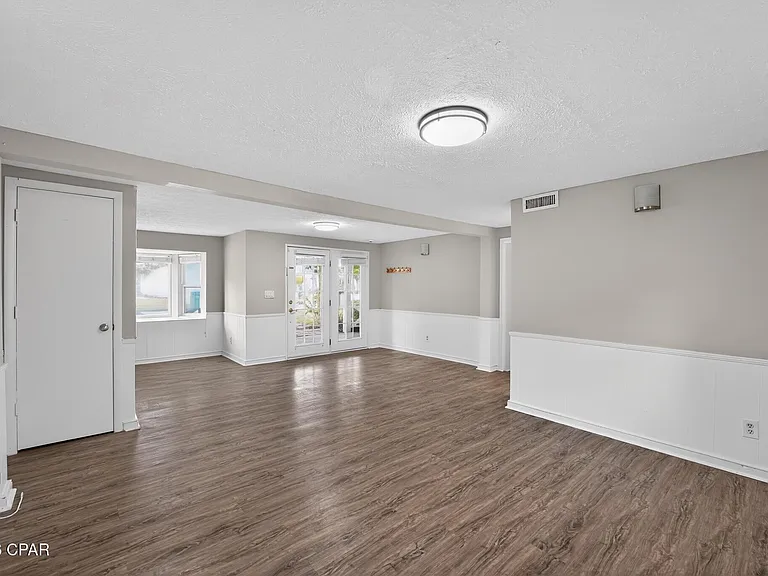14108 Pelican St — Photo 8