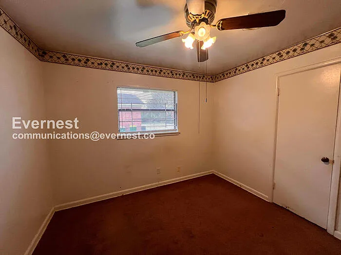 1814 1/2 S Cross St — Photo 8