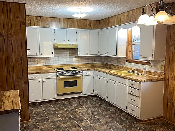 3rd image of 714 Meadowbrook Dr