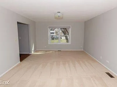 1521 Fordham Ct — Photo 6