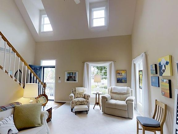 5th image of 78 Radcliffe Dr