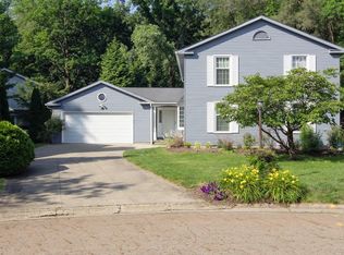 570 Ravine View Dr, Akron, OH 44303