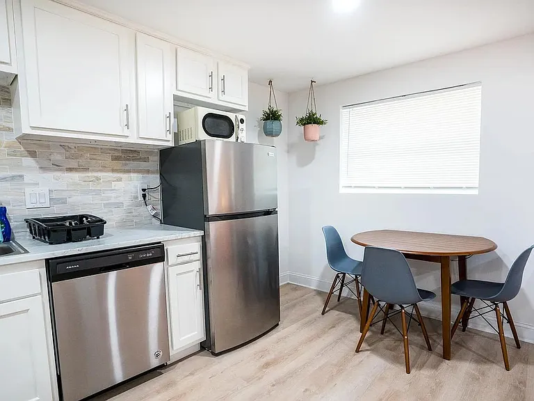 2203 Myra St #3 — Photo 2