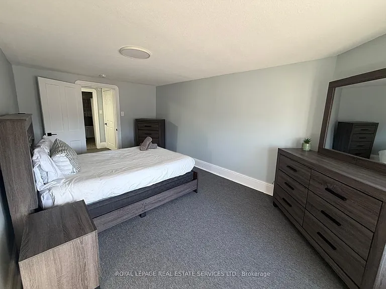 100 Essa Rd #UPPER LEVEL — Photo 19