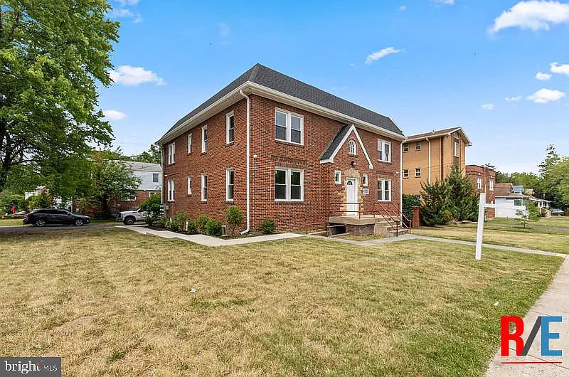 3 bed, 1.0 bath, 968 sqft, $2,500 — Photo 3