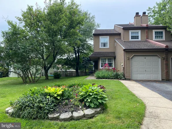3 Stacey Dr, Doylestown, PA 18901