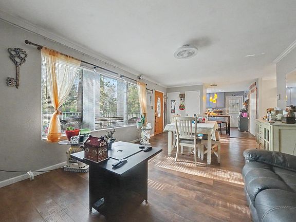 4th image of 16951 Alpine Dr