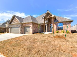 1001 Lindsey Ln, Moore, OK 73160