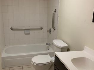 170 Austin St APT 2R, Worcester, MA 01609