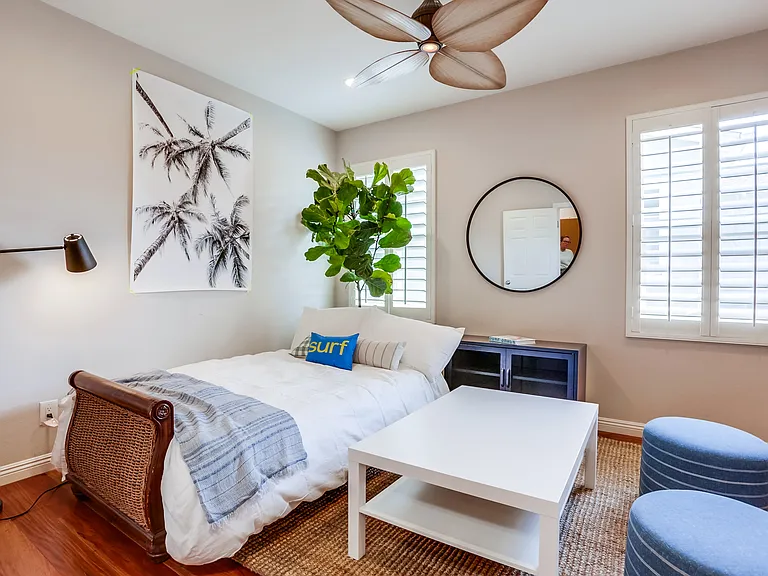 Convertible 4th bedroom or office