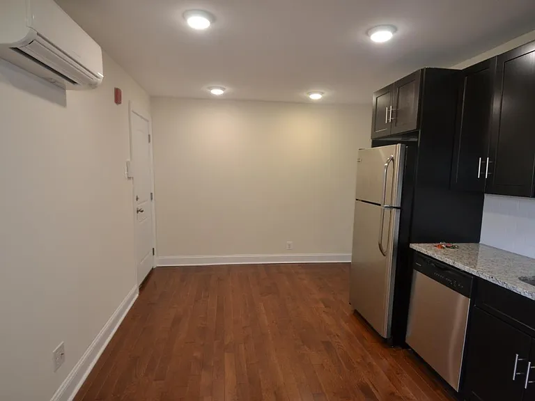416 S 15th St #3F — Photo 3