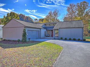 230 Sugarwood Dr, Kingsport, TN 37663