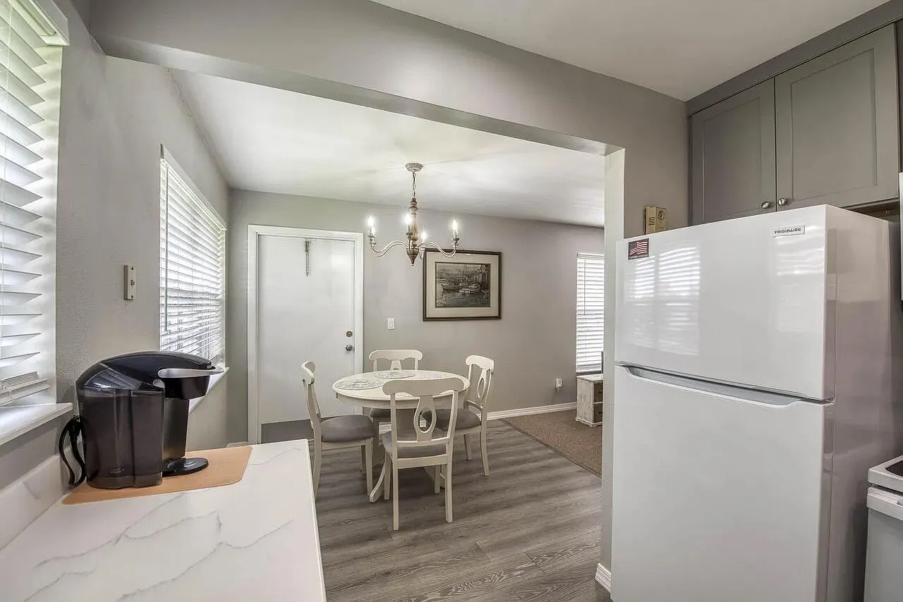 2 bed, 2.0 bath, 992 sqft, $1,800 — Photo 4