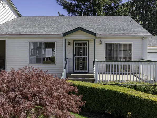 11223 SE Stark St, Portland, OR 97216