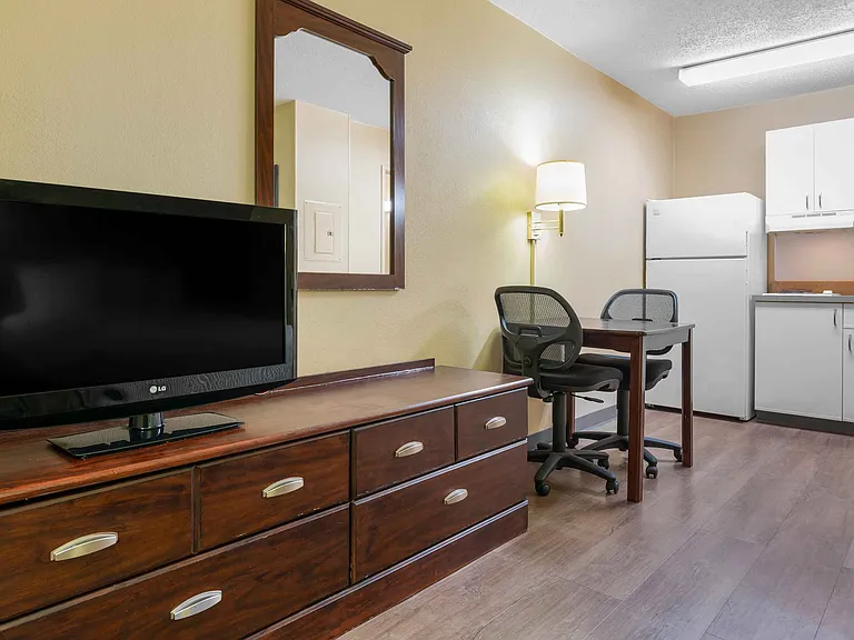 Studio Suite - 1 Queen Bed