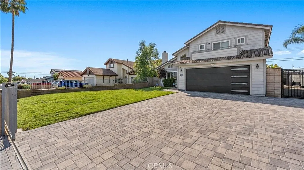 4 bed, 1655 sqft, $3,600 — Photo 2