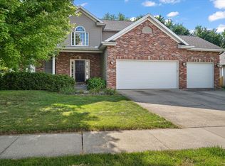 2109 Ridge Creek Dr, Bloomington, IL 61705